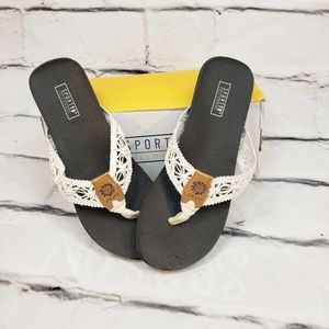 Yellow Box Quinn Flip Flop Sandals 8.5 New